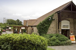 Exterior - Premier Inn Hull West (Hessle)