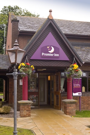 Exterior - Premier Inn Inverness East (Inverness)