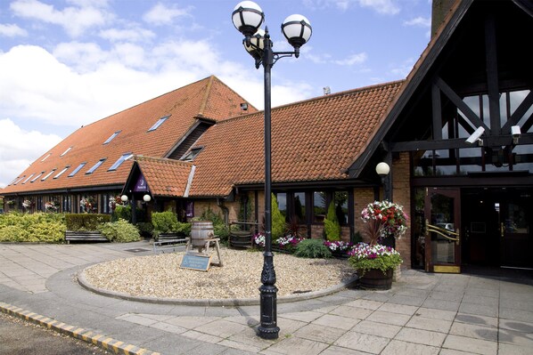 Exterior - Premier Inn Milton Keynes South (Milton Keynes)