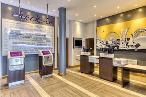 Reception - Premier Inn Sheffield City Centre Angel St (Sheffield)