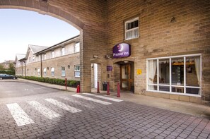 Exterior - Premier Inn Leeds / Bradford Airport (Leeds)