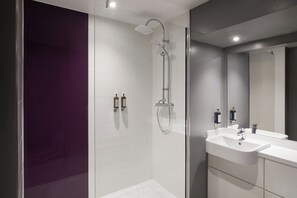 Superior Double Room | Bathroom - Premier Inn Sheffield Cc St Marys Gate (Sheffield)