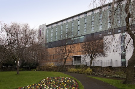 Exterior. Premier Inn Barnsley Central M1 J37