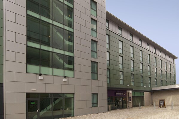 Exterior - Premier Inn Barnsley Central M1 J37 (Barnsley)