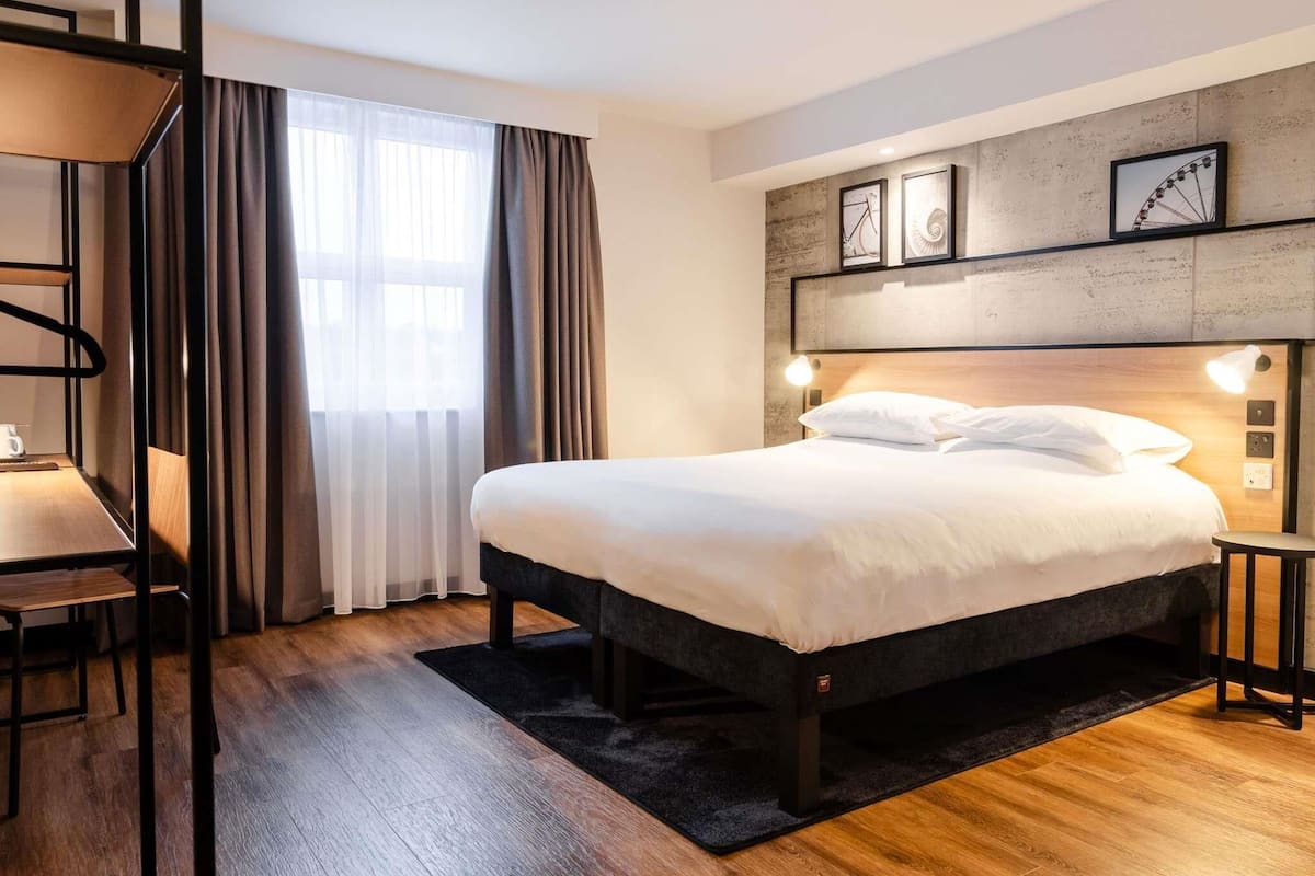 Chambre avec lits jumeaux, 2 lits une place (Accessible) | Bureau, espace de travail pour ordinateur portable, Wi-Fi gratuit