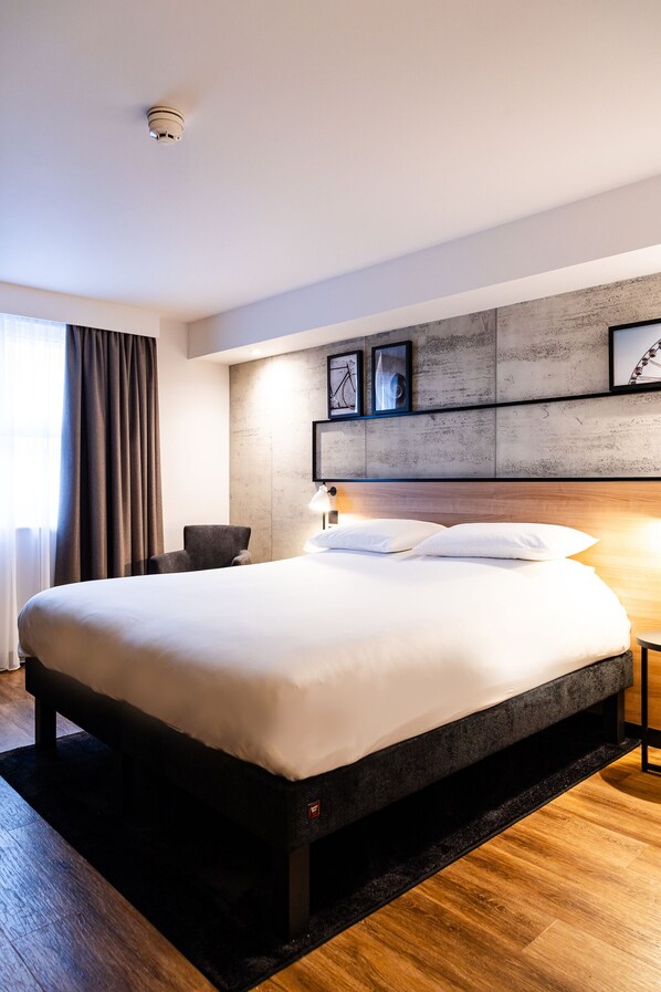 Habitación estándar, 1 cama matrimonial | Escritorio, espacio para trabajar con laptop y wifi gratis 