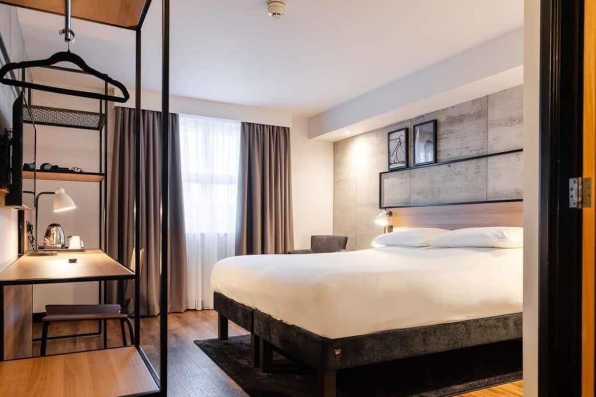 Standard Room, 1 Double Bed | Desk, laptop workspace, free WiFi, bed sheets