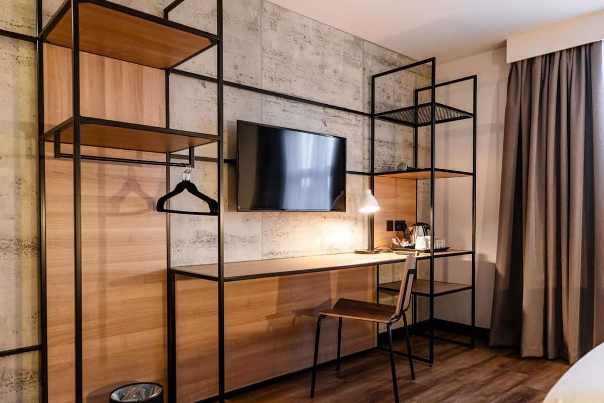 Desk, laptop workspace, free WiFi, bed sheets