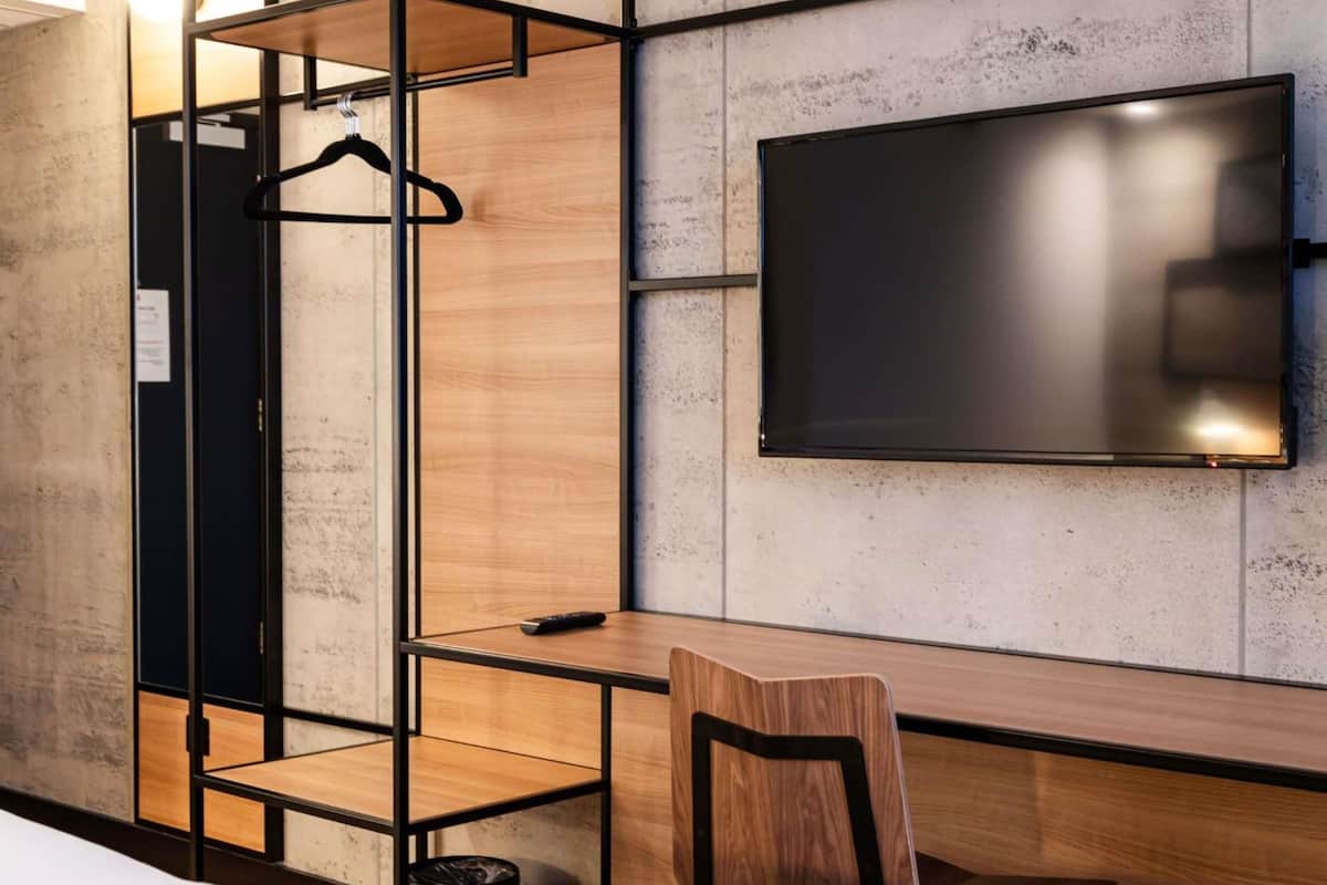 Bureau, espace de travail pour ordinateur portable, Wi-Fi gratuit