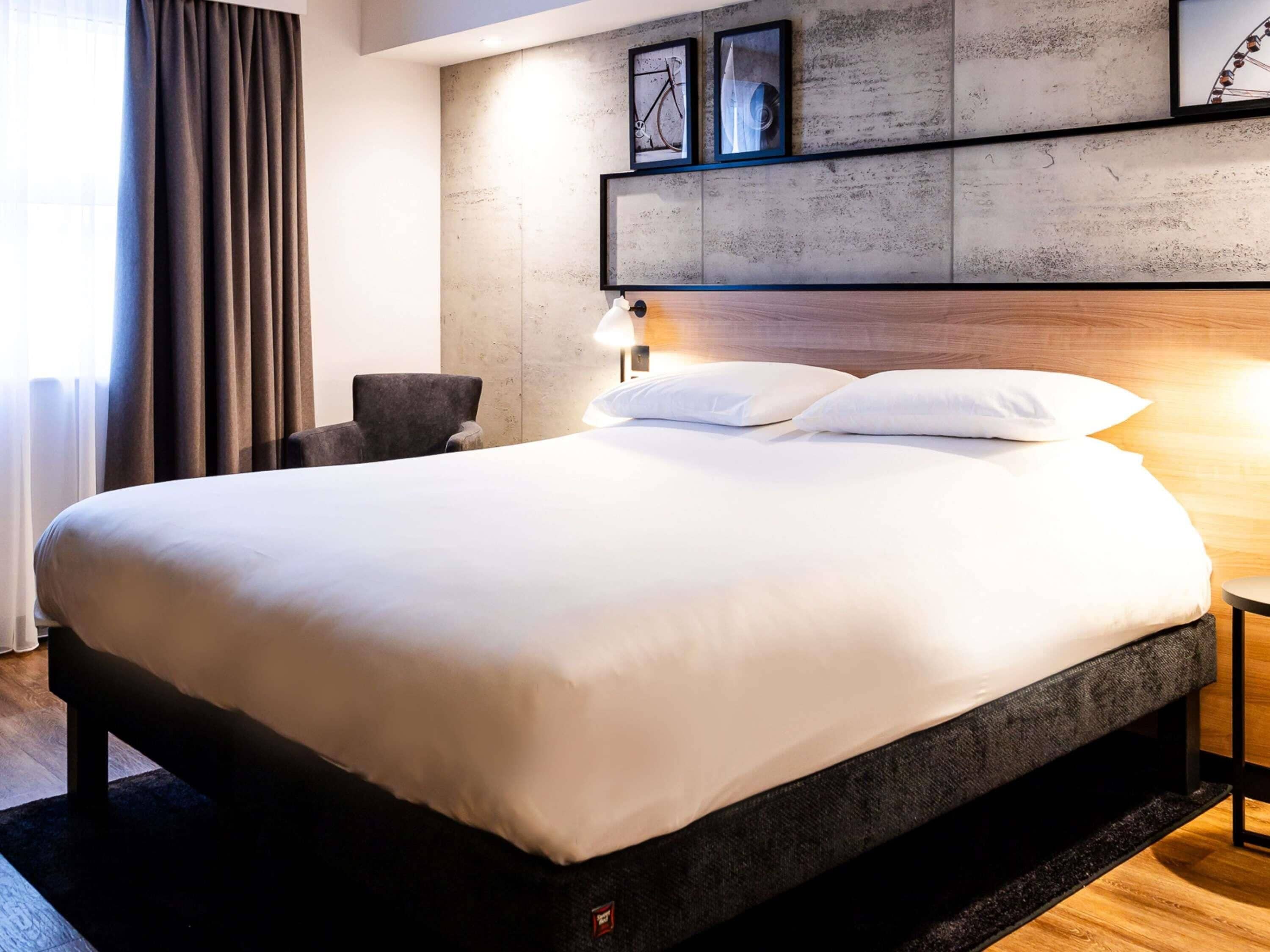 Standard Room, 1 Double Bed | Desk, laptop workspace, WiFi (free), bed sheets