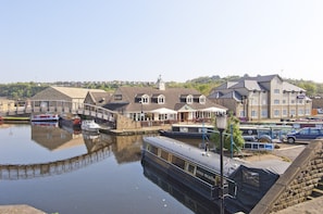 Exterior - Premier Inn Huddersfield Central (Huddersfield)