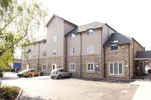 Exterior - Premier Inn Huddersfield Central (Huddersfield)