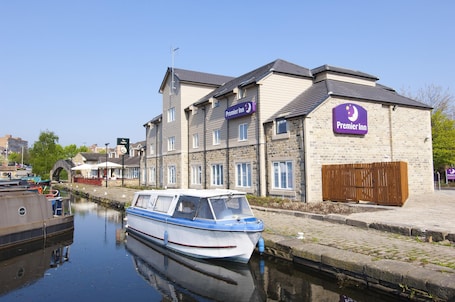Exterior. Premier Inn Huddersfield Central