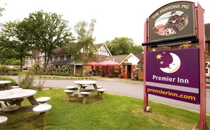 Exterior - Premier Inn London Gatwick Airport East (Gatwick)