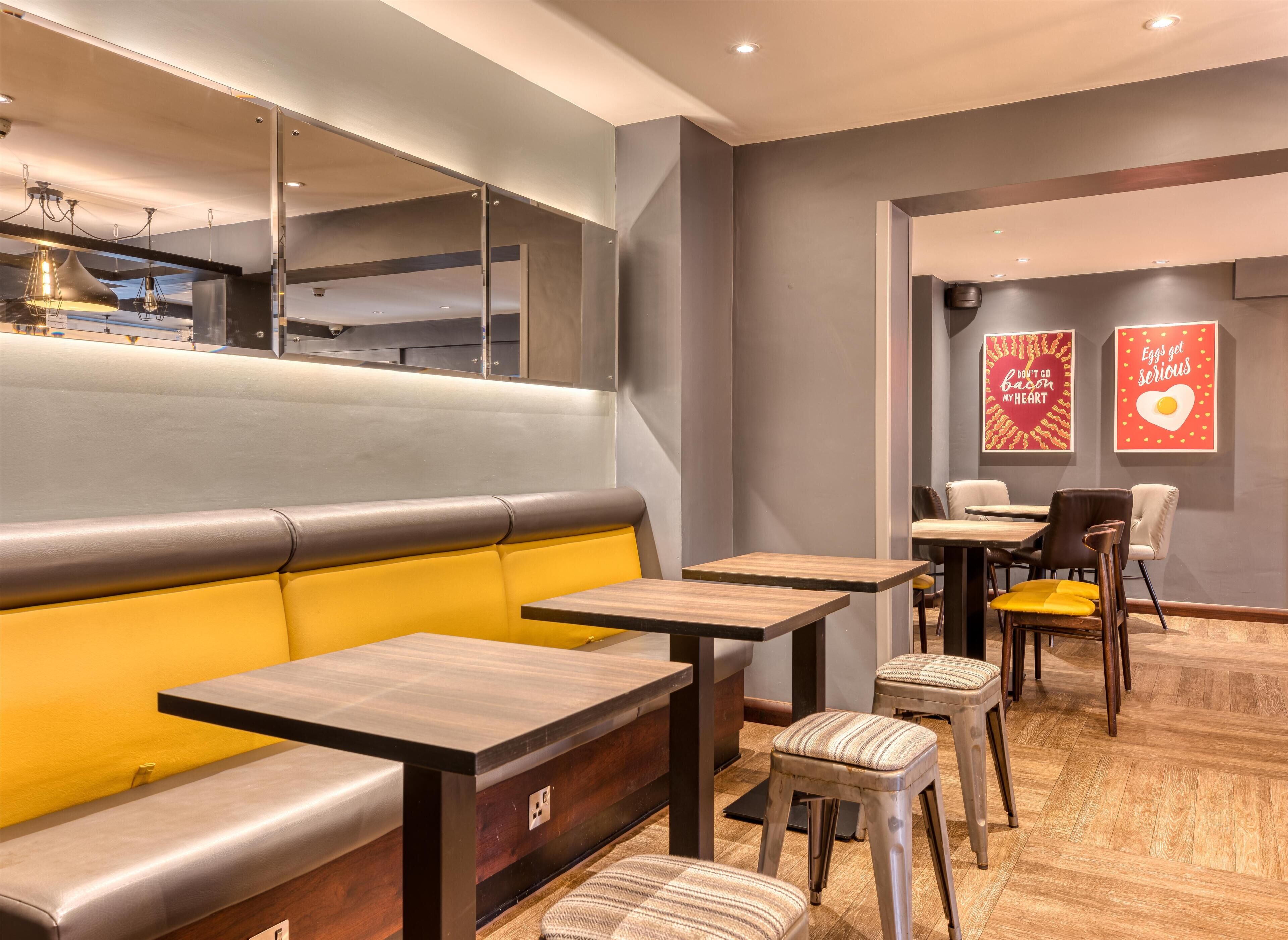 Breakfast (GBP 13.99 per person)