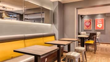 Breakfast (GBP 13.99 per person)