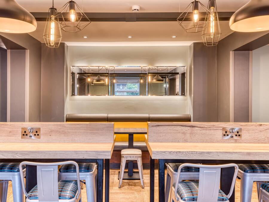 Café da manhã (GBP 13.99 por pessoa)