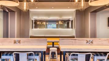 Breakfast (GBP 13.99 per person)