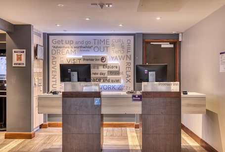 Reception. Premier Inn London Gatwick South