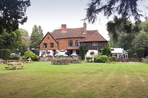 Exterior - Premier Inn Redhill Reigate (Redhill)