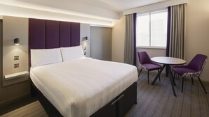 Room - Premier Inn London Gatwick Manor Royal (Crawley)