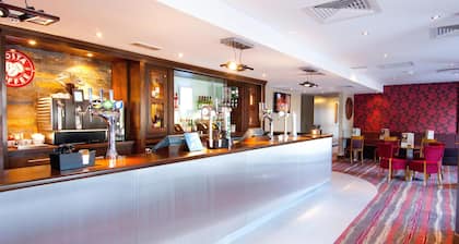 Premier Inn London Gatwick Manor Royal