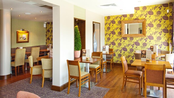 Restaurant - Premier Inn London Gatwick Manor Royal (Crawley)