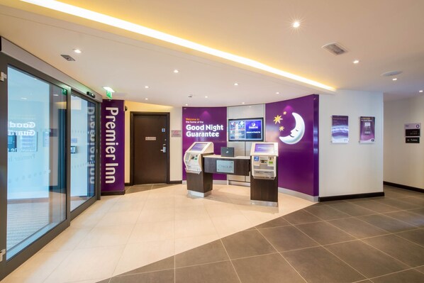 Reception - Premier Inn Lichfield City Centre (Lichfield)