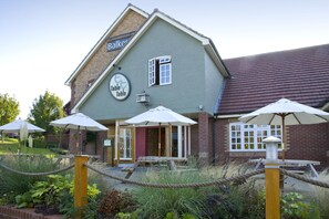 Exterior - Premier Inn Colchester - A12 (Colchester)