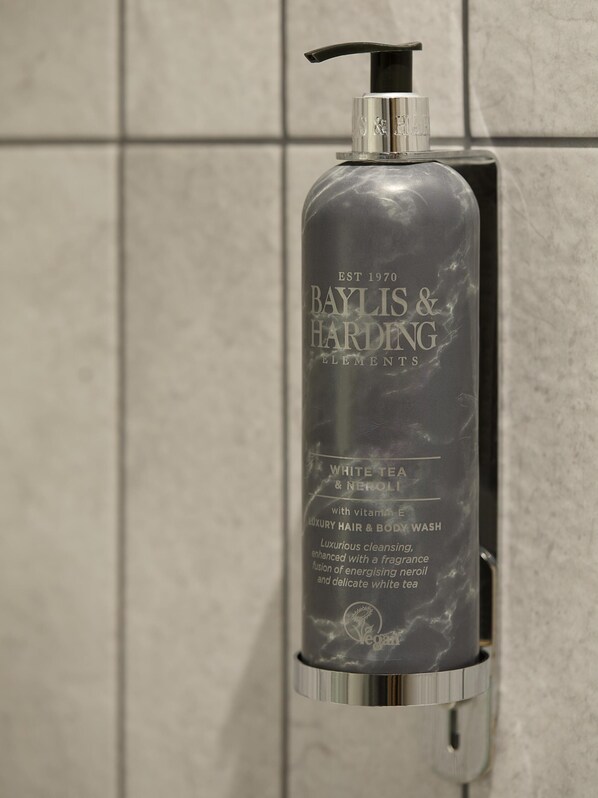 Bathroom amenities - Premier Inn Gravesend Central (Gravesend)