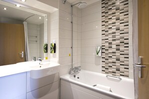 Bathroom - Premier Inn London Edgware (Edgware)