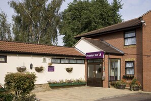 Exterior - Premier Inn London Romford West (Romford)
