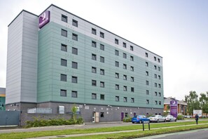 Exterior - Premier Inn London Elstree / Borehamwood (Borehamwood)