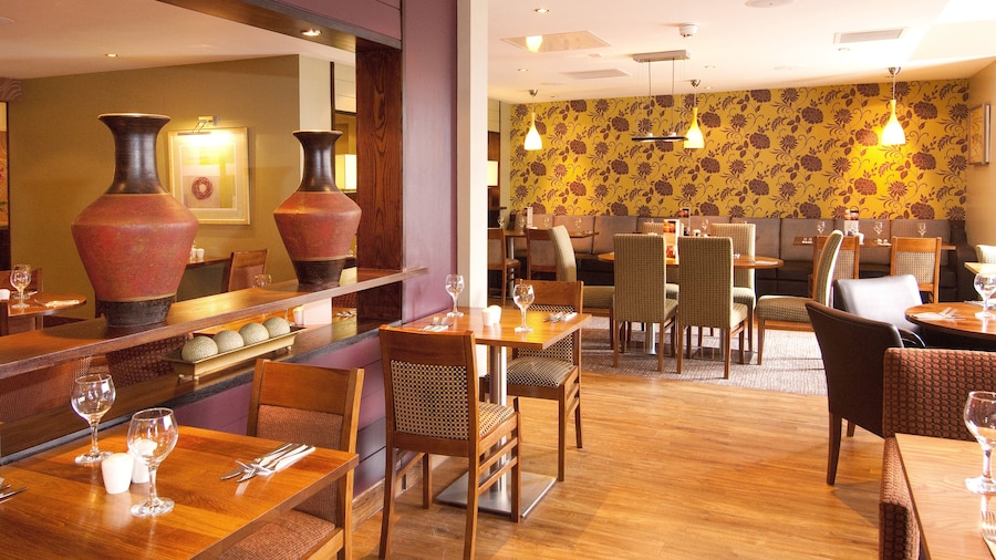 Premier Inn Sunbury - Kempton Park