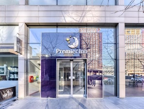 Exterior - Premier Inn London Stratford (London)