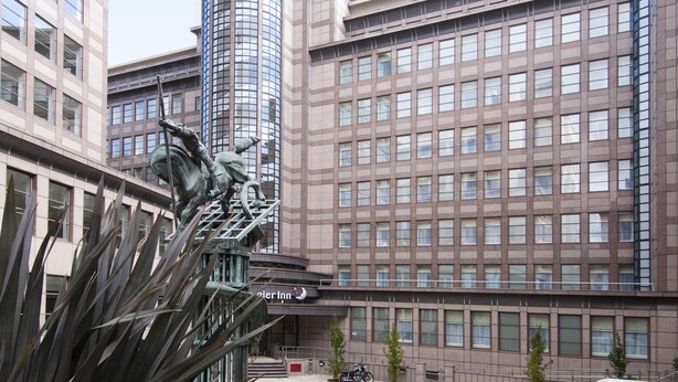 A hotel with a modern facade, a prominent sculpture, and a clear view of the surrounding urban environment. - Premier Inn London Blackfriars (London)