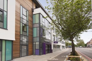 Exterior - Premier Inn London Richmond (Richmond)