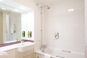 Bathroom - Premier INN London Chingford (London)