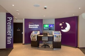 Reception - Premier Inn London Edmonton (London)