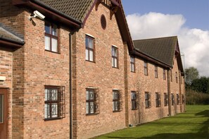 Exterior - Premier Inn St. Helens South (St Helens)