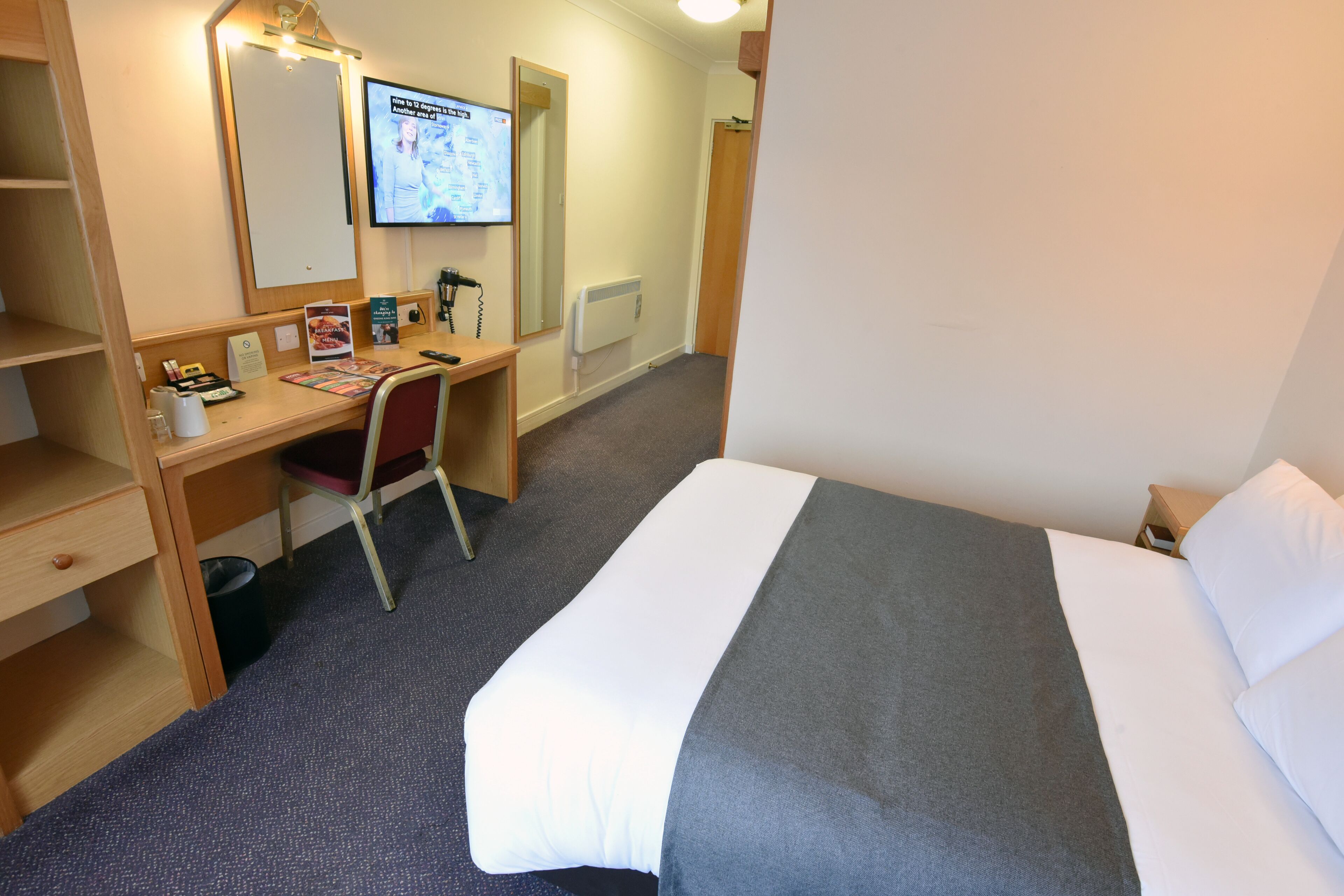 double room | 1 bedroom, desk, iron/ironing board, free wifi