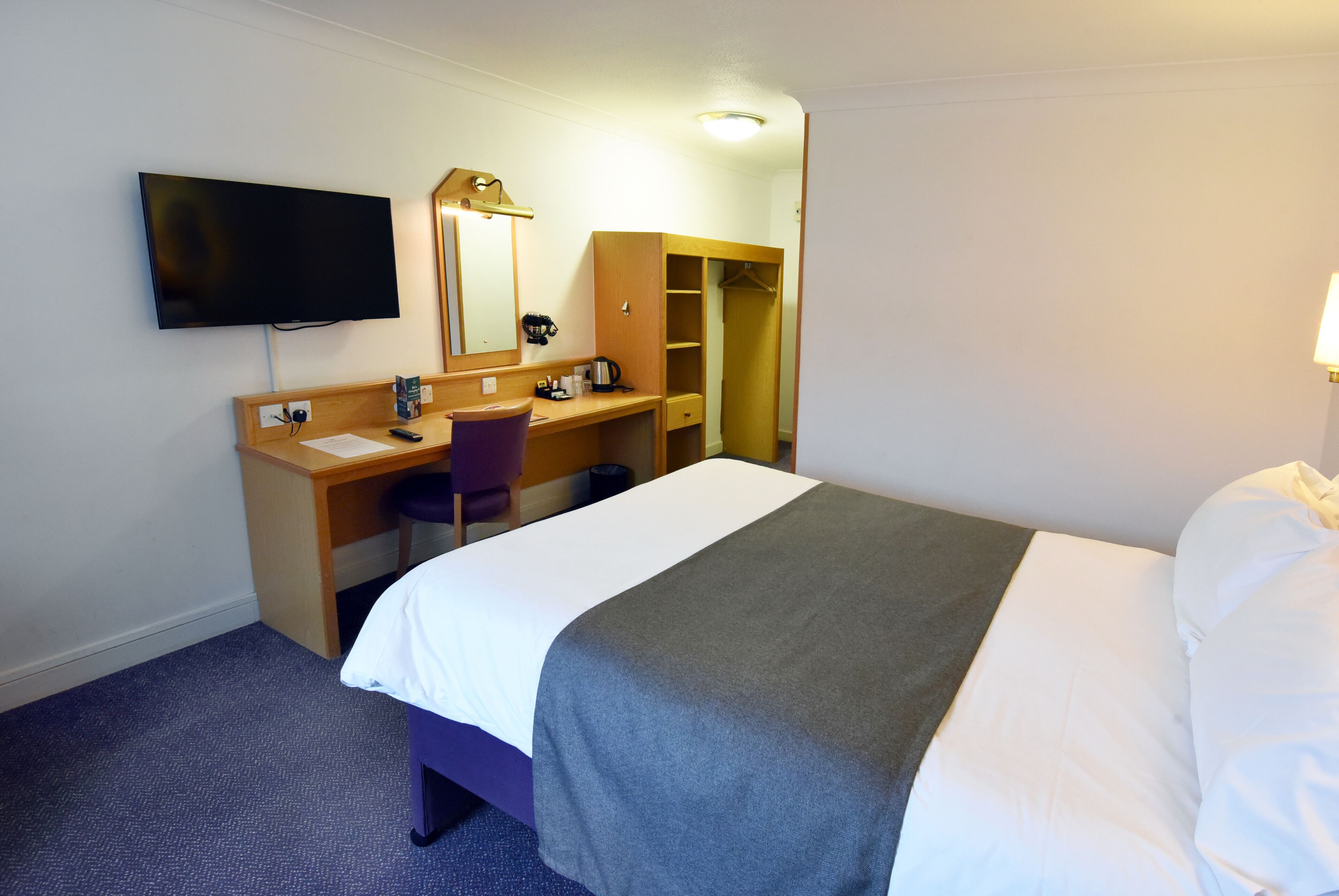 double room | 1 bedroom, desk, iron/ironing board, free wifi