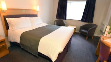 Double Room | Desk, iron/ironing board, free WiFi, bed sheets