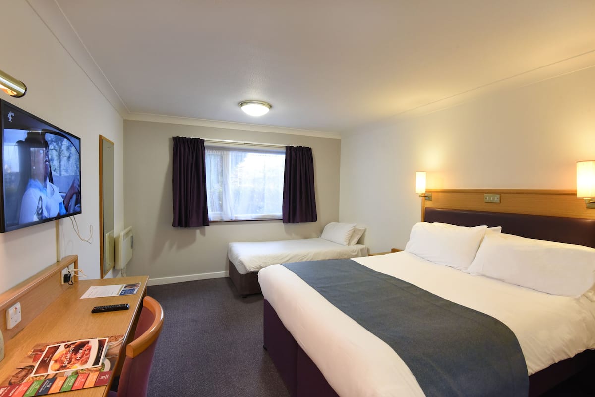 1 bedroom, desk, iron/ironing board, free wifi