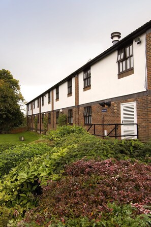 Exterior - Premier Inn Wirral - Heswall (Heswall)