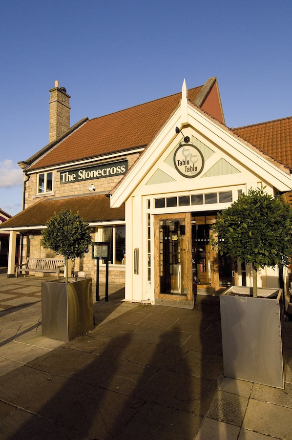 Exterior - Premier Inn Haydock Park/M6 J23 (Warrington)