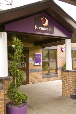 Exterior - Premier Inn Hemel Hempstead West (Hemel Hempstead)