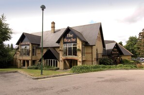 Exterior - Premier Inn Luton - Airport (Luton)