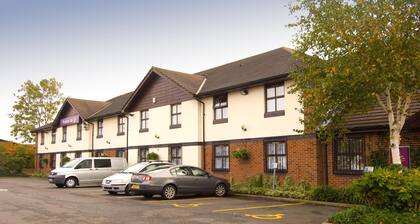Premier Inn Oldham - Broadway