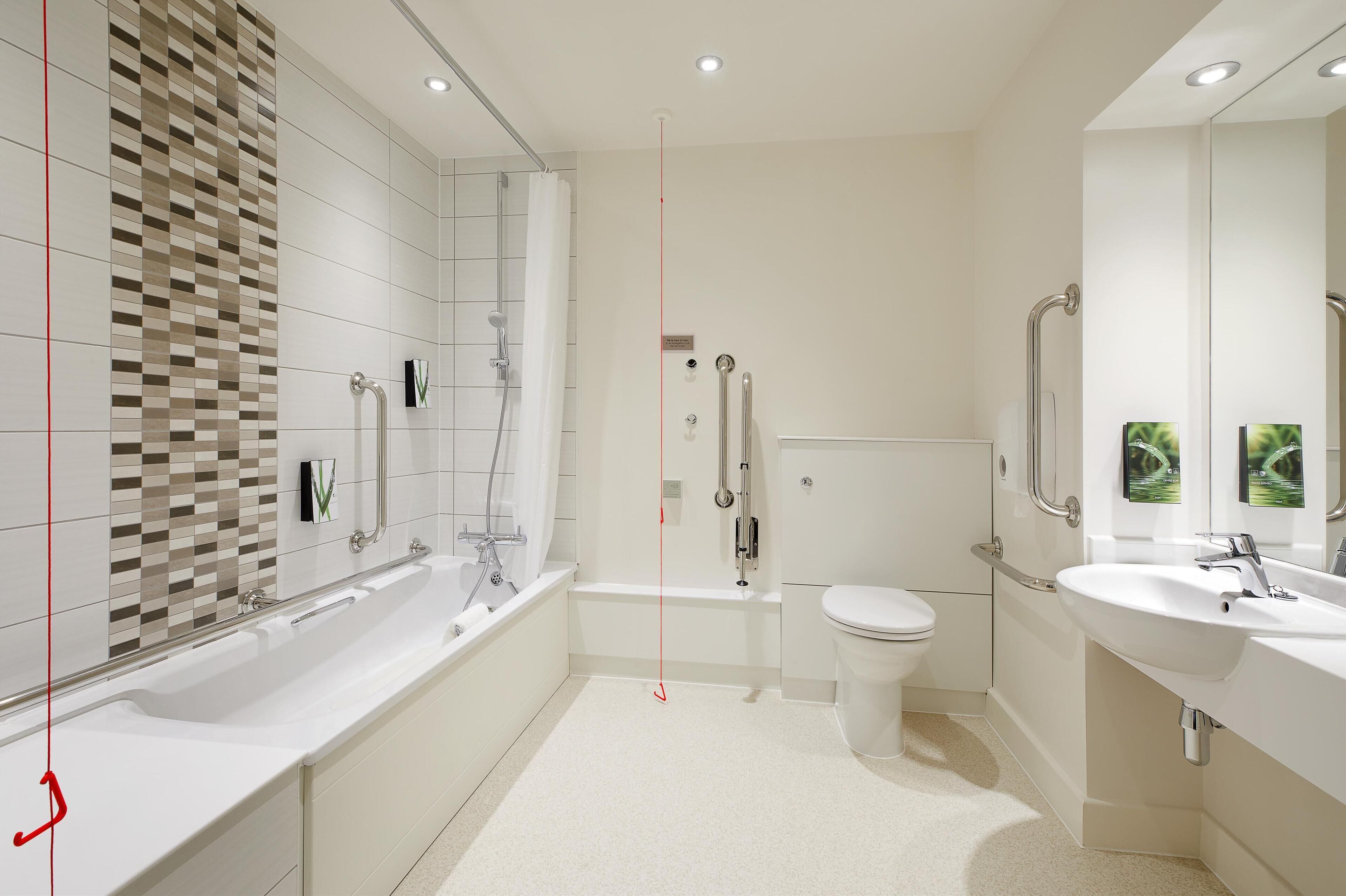 Standard Double Room, tab mandi mudah diakses | Bilik mandi mudah diakses